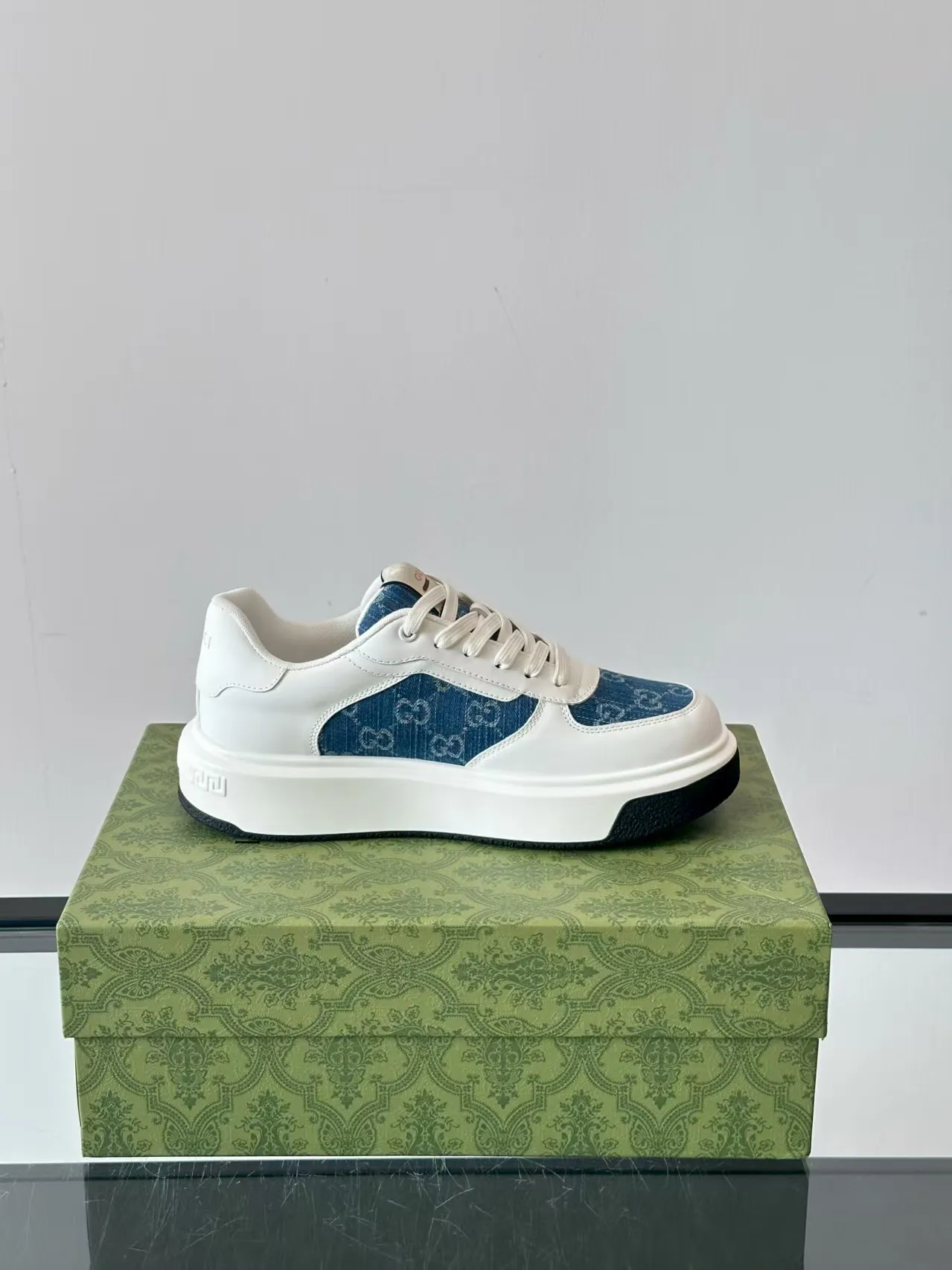 Factory price: 480💰New men's shoes GUCCI [Lightning] latest shoes shipped. Original quality, fashionable, special materials, sheepskin lining, new packaging. The foot feels super comfortable and the workmanship is impeccable. Size: 38-44, customized 45